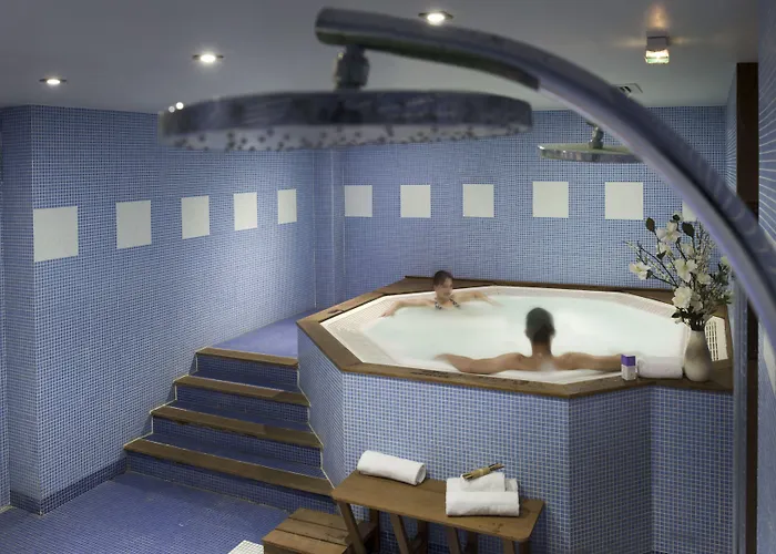 Pierre & Premium Le Domaine De Cramphore 4* 勒宝利古恩