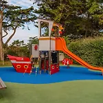 아파트호텔 Pierre & Premium Le Domaine De Cramphore 4*